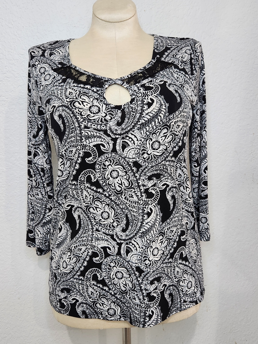 Black & White Paisley Keyhole Long Sleeve Top
